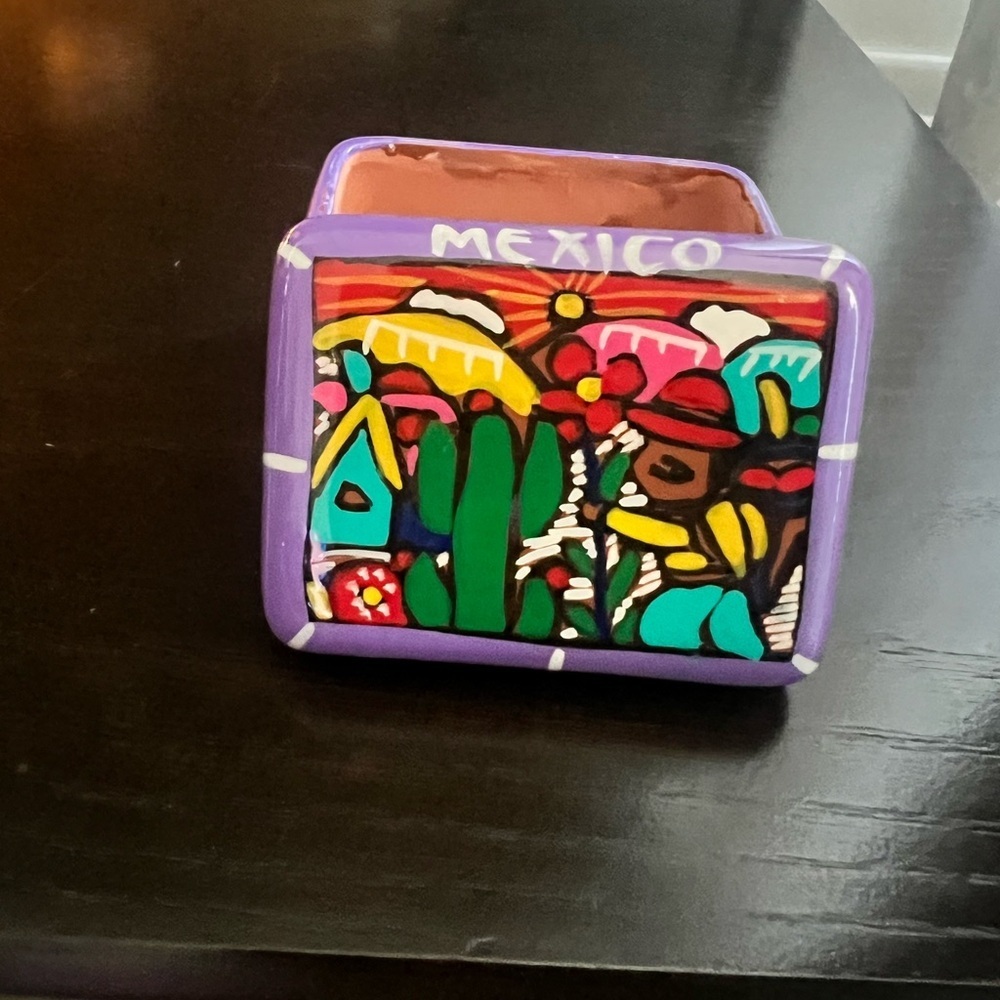 Hand-painted terra cotta clay pottery trinket storage container - Picture 2 of 7